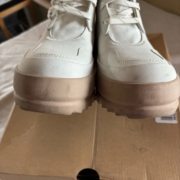 UGG Women's The Ugg Lug Lace-Up Platform Boots White/Cream Size 5 - Picture 5 of 16